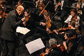 Jean-Michel Despin et les violonistes au Concert de l'Orchestre Melun Val de Seine au Mas le 18 décembre 2022