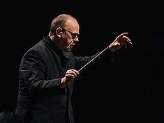 Jean-Michel Despin dirigeant l'Orchestre Melun Val de Seine au Mas le 18 décembre 2022 - Agrandir l'image (fenêtre modale)